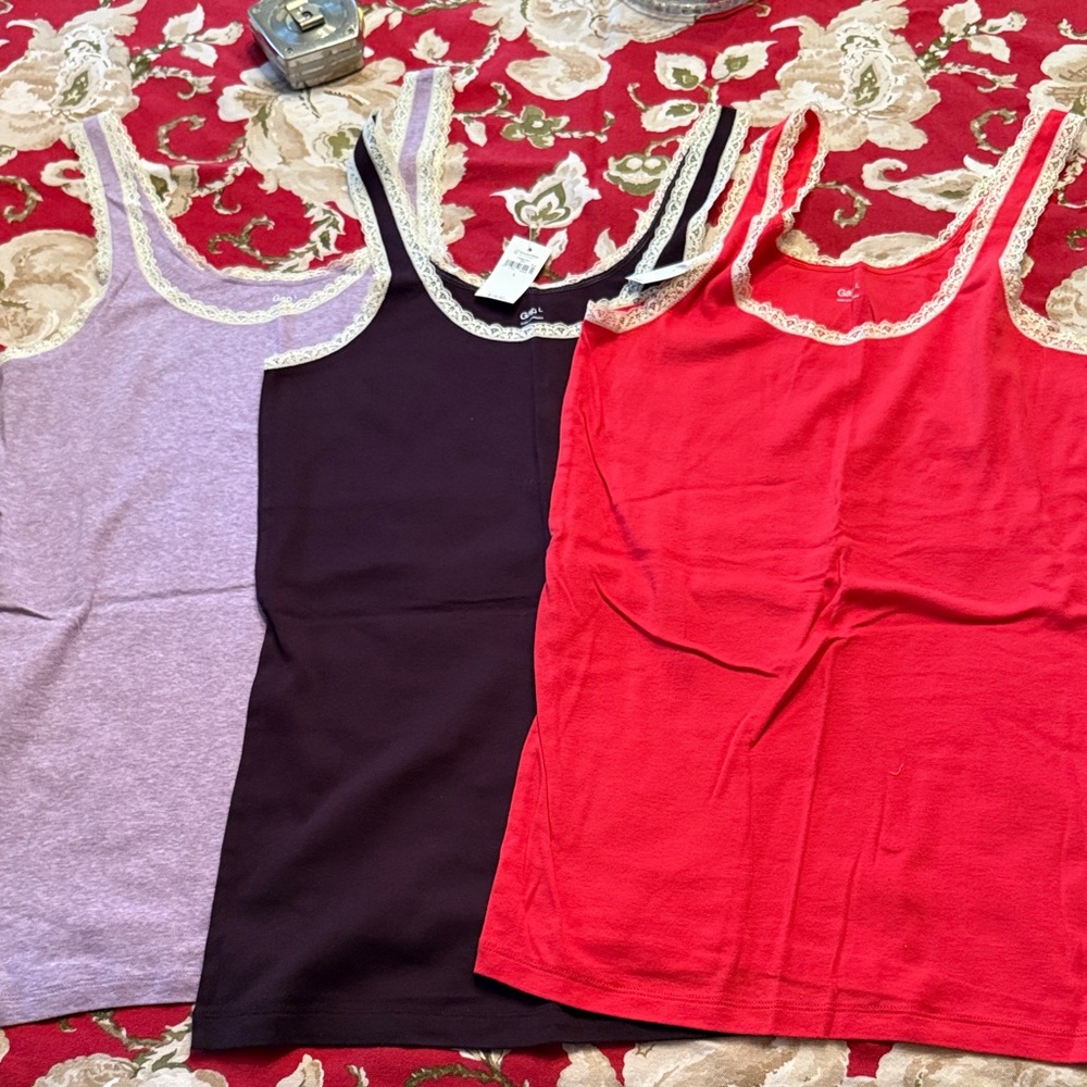 NWT Gap L: Women's Lace Trim Tank Top Set - Red, lilac, Burgundy